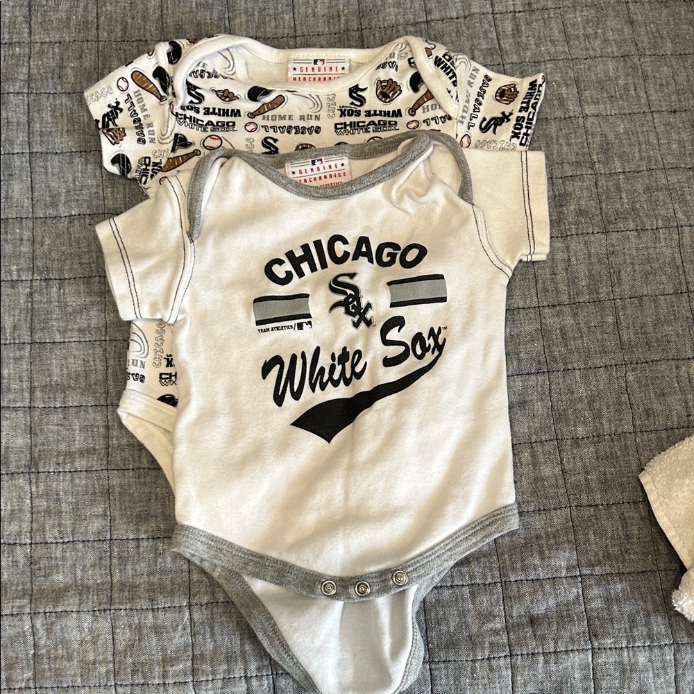Genuine Merchandise Chicago White Sox Baby Bodysuit Set - White and Black